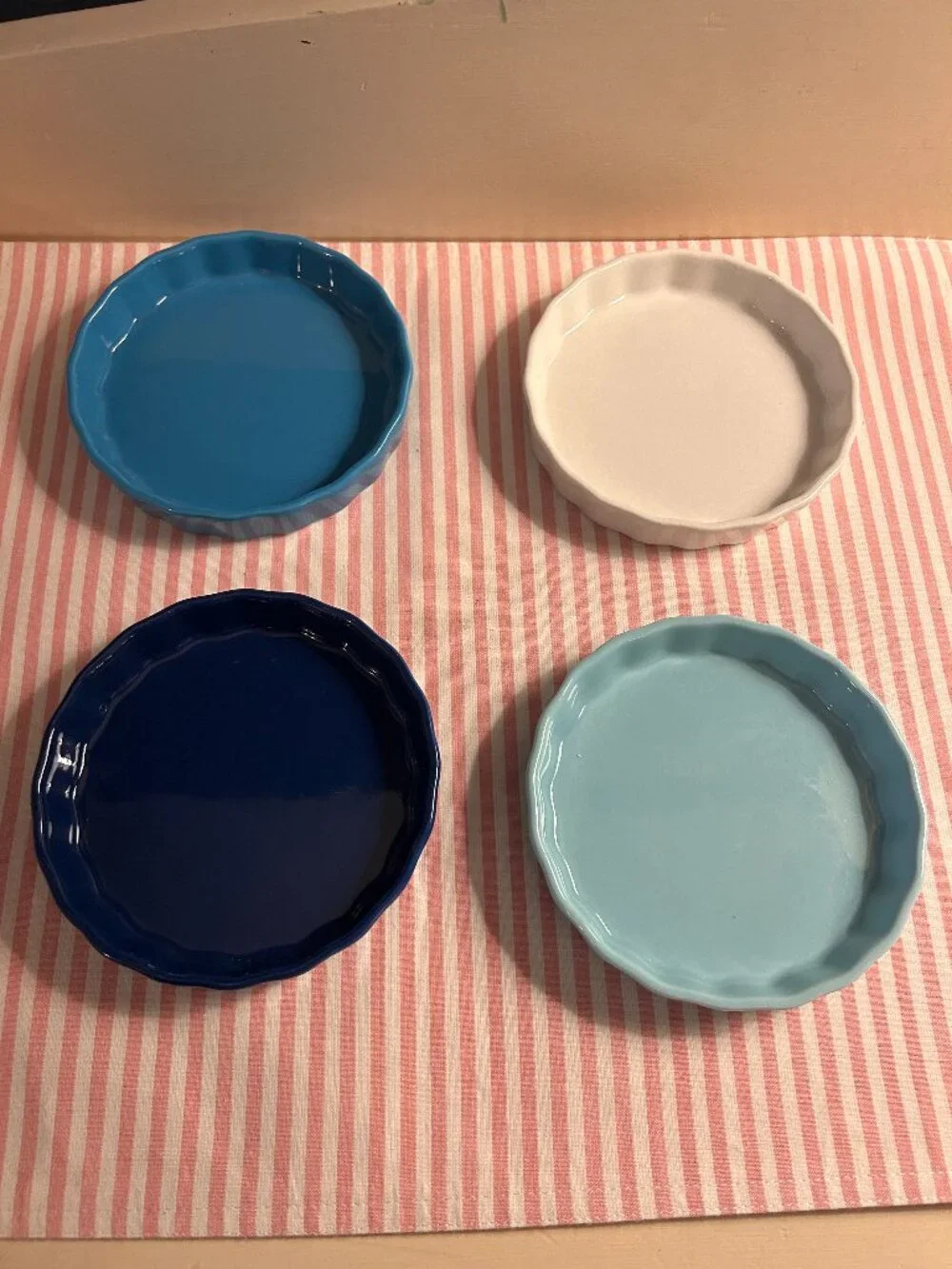 Set of Sweese 4 Porcelain Round Ramekins Baking 6 Ounce Creme Brulee Dishes